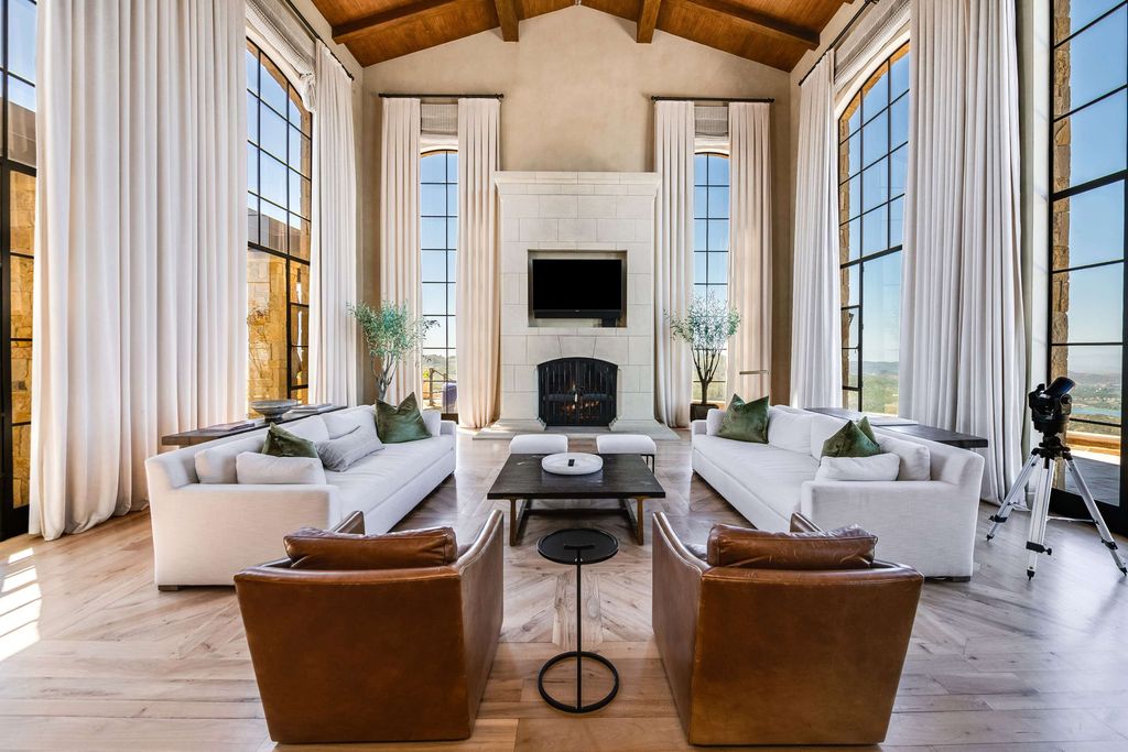 Timeless Tuscan Design Meets Malibus Beauty 29995000 Villa with Stunning Views 12