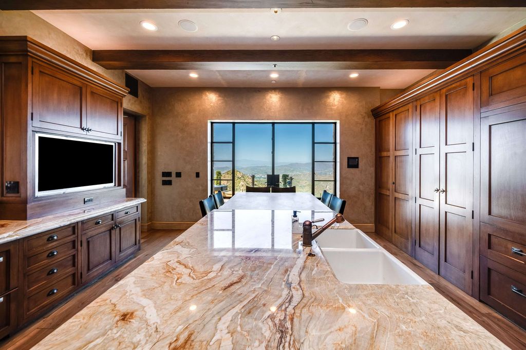 Timeless Tuscan Design Meets Malibus Beauty 29995000 Villa with Stunning Views 17