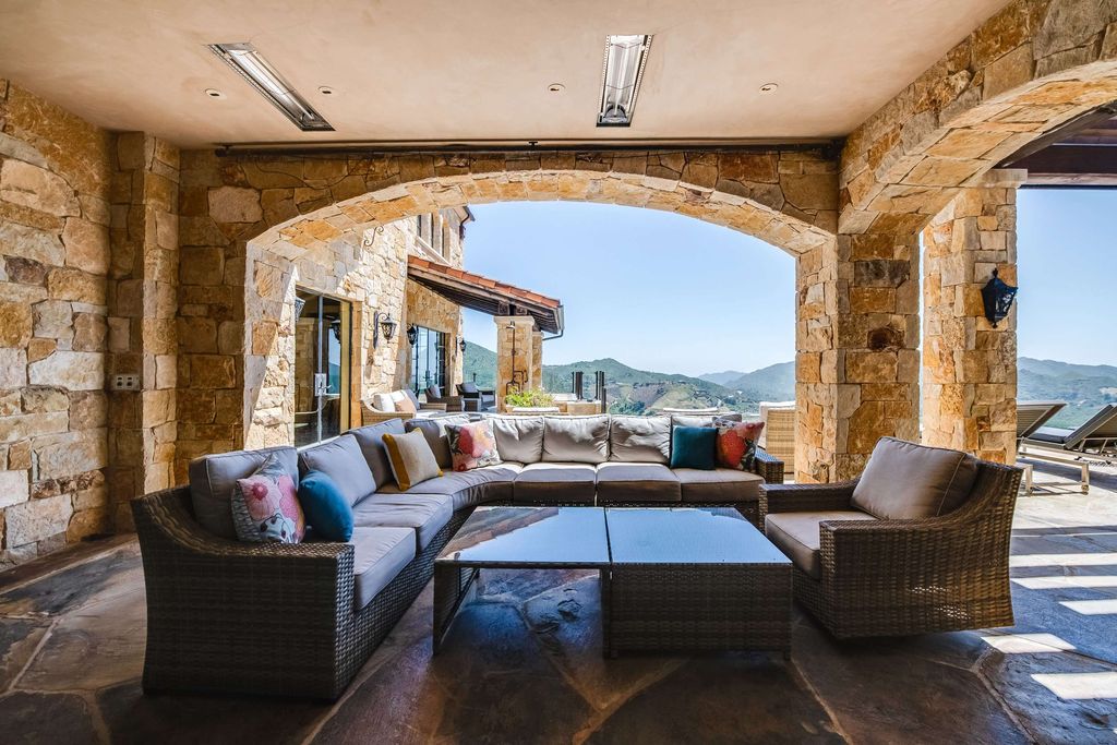 Timeless Tuscan Design Meets Malibus Beauty 29995000 Villa with Stunning Views 18