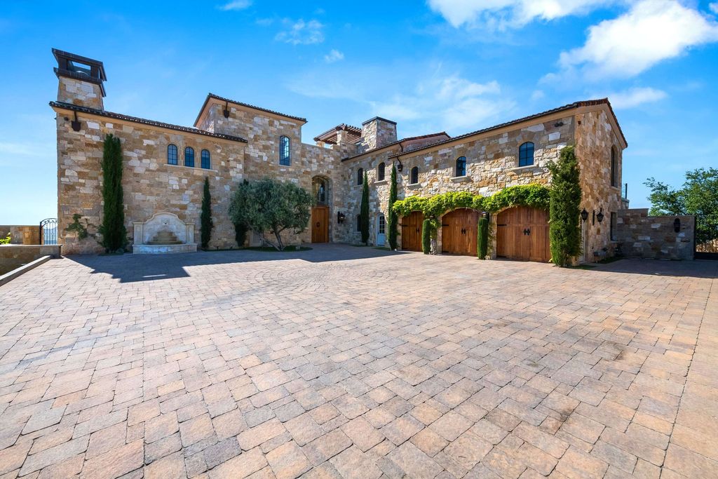 Timeless Tuscan Design Meets Malibus Beauty 29995000 Villa with Stunning Views 2