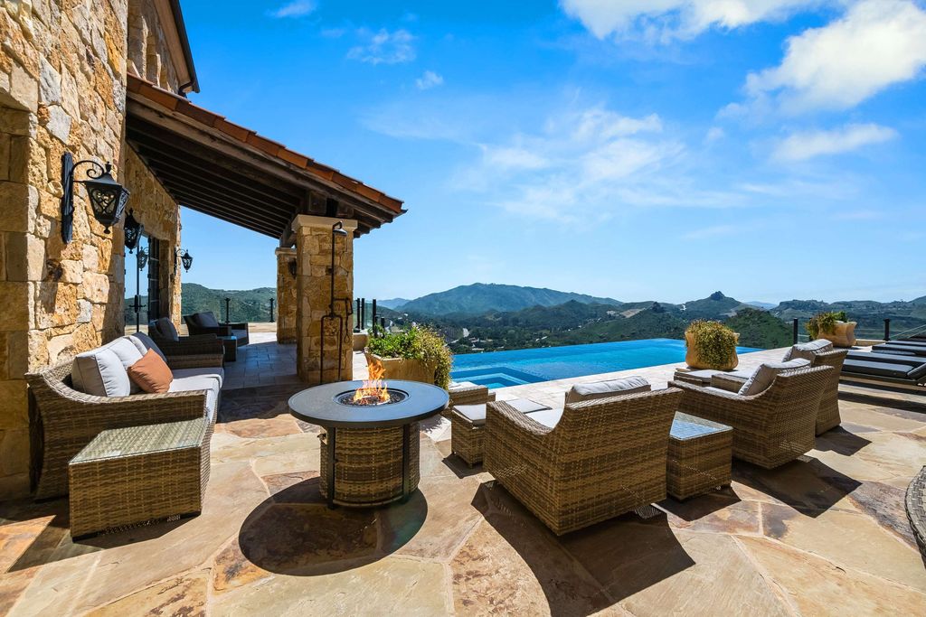 Timeless Tuscan Design Meets Malibus Beauty 29995000 Villa with Stunning Views 21