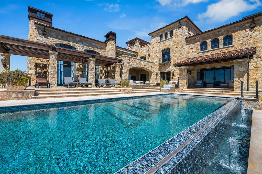 Timeless Tuscan Design Meets Malibus Beauty 29995000 Villa with Stunning Views 24