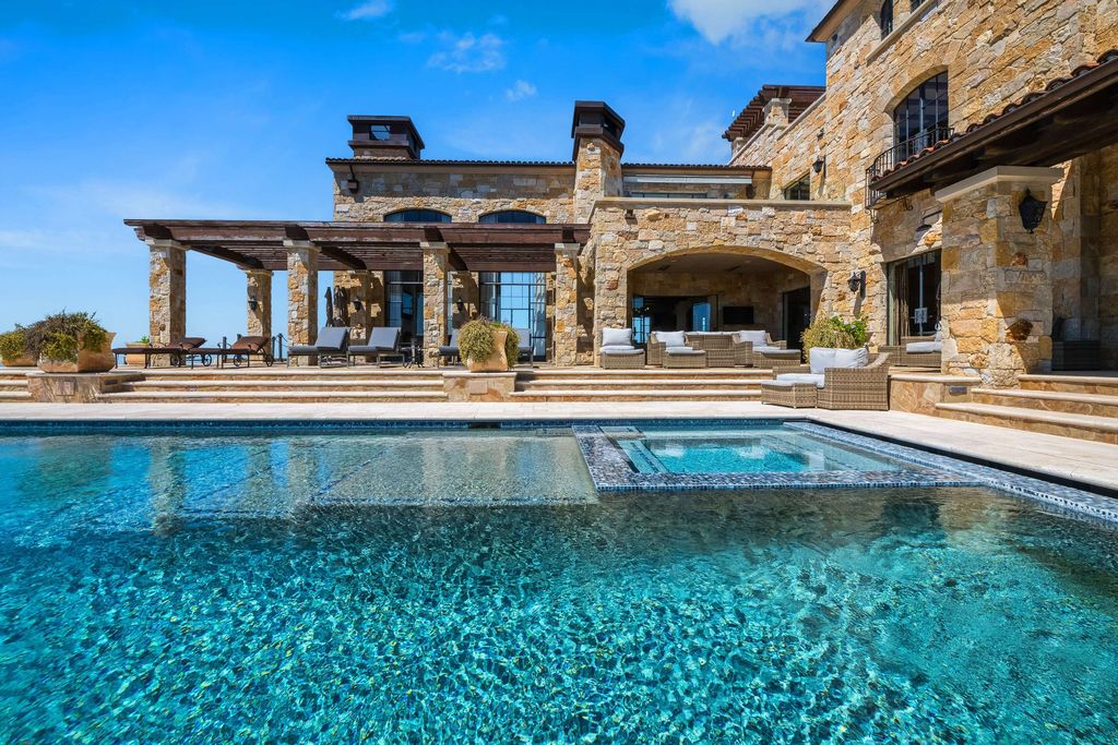 Timeless Tuscan Design Meets Malibus Beauty 29995000 Villa with Stunning Views 25