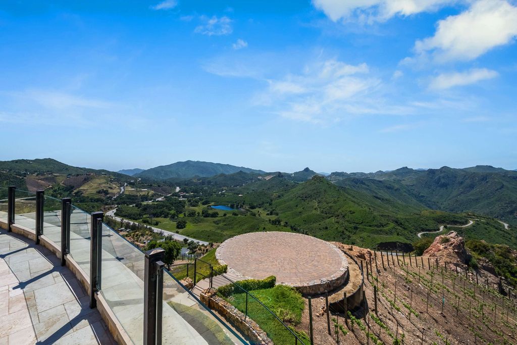 Timeless Tuscan Design Meets Malibus Beauty 29995000 Villa with Stunning Views 28