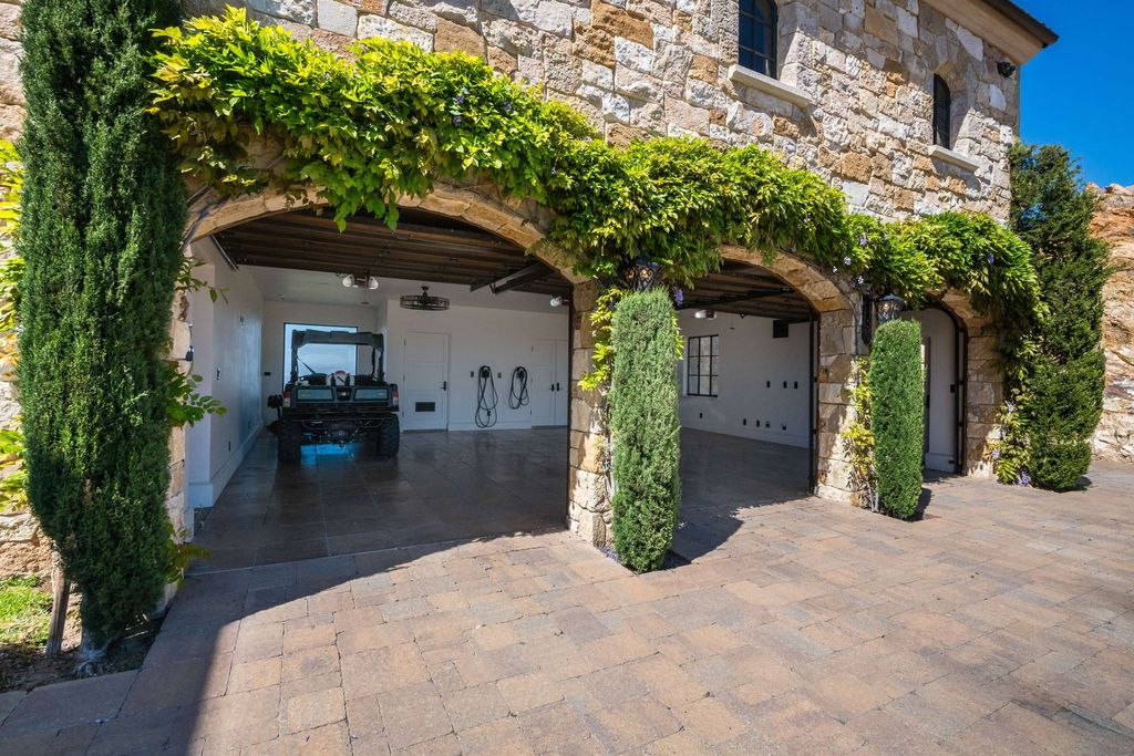Timeless Tuscan Design Meets Malibus Beauty 29995000 Villa with Stunning Views 3
