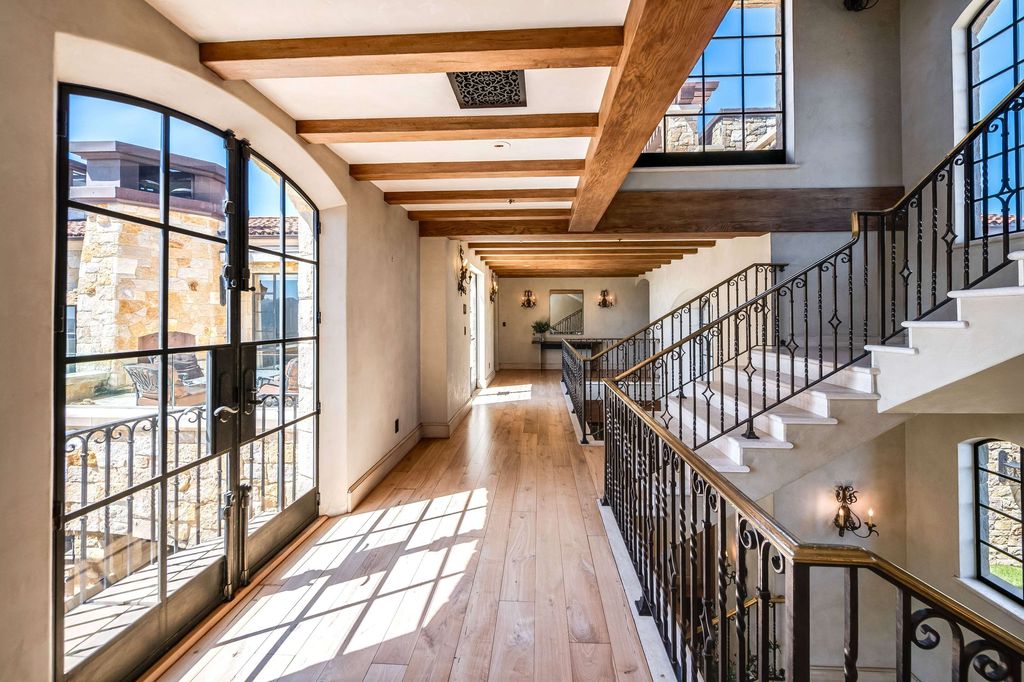 Timeless Tuscan Design Meets Malibus Beauty 29995000 Villa with Stunning Views 32