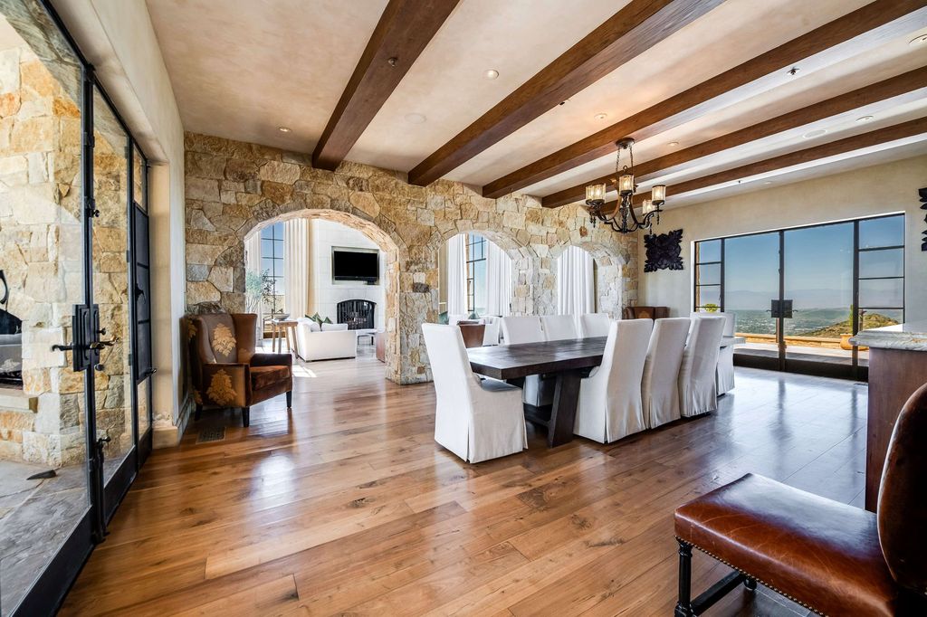 Timeless Tuscan Design Meets Malibus Beauty 29995000 Villa with Stunning Views 4