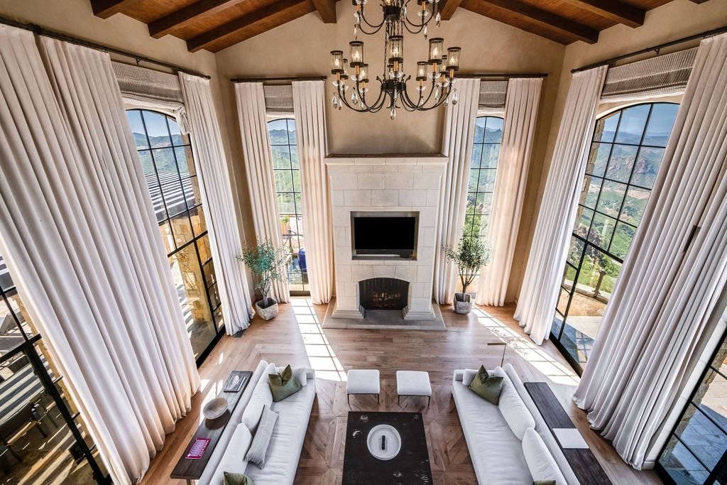 Timeless Tuscan Design Meets Malibus Beauty 29995000 Villa with Stunning Views 40