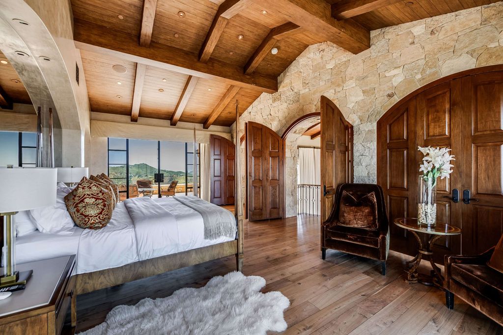 Timeless Tuscan Design Meets Malibus Beauty 29995000 Villa with Stunning Views 41