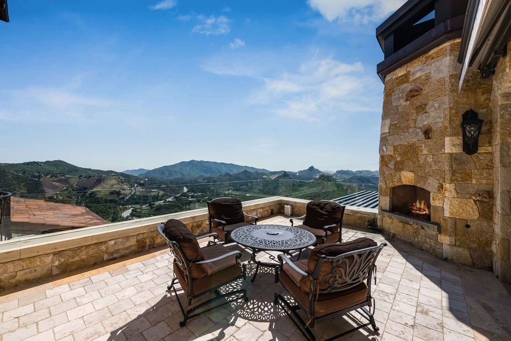 Timeless Tuscan Design Meets Malibus Beauty 29995000 Villa with Stunning Views 42