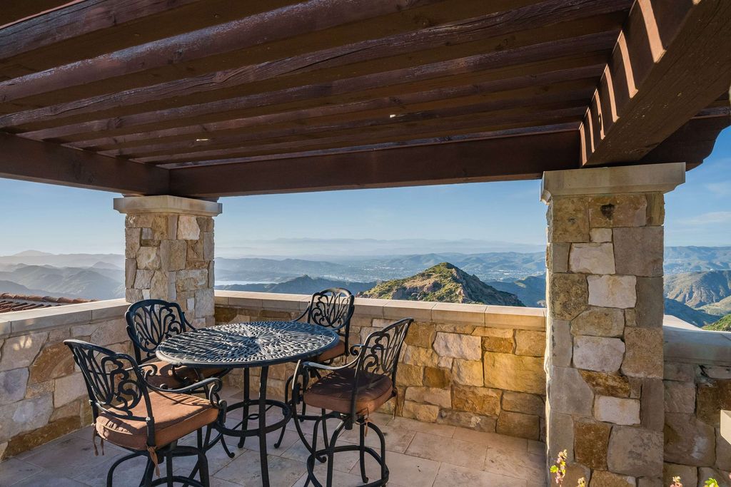 Timeless Tuscan Design Meets Malibus Beauty 29995000 Villa with Stunning Views 47