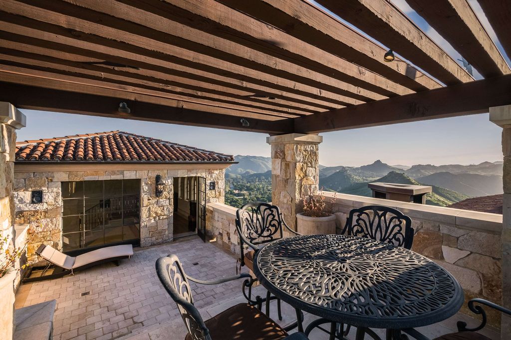 Timeless Tuscan Design Meets Malibus Beauty 29995000 Villa with Stunning Views 48