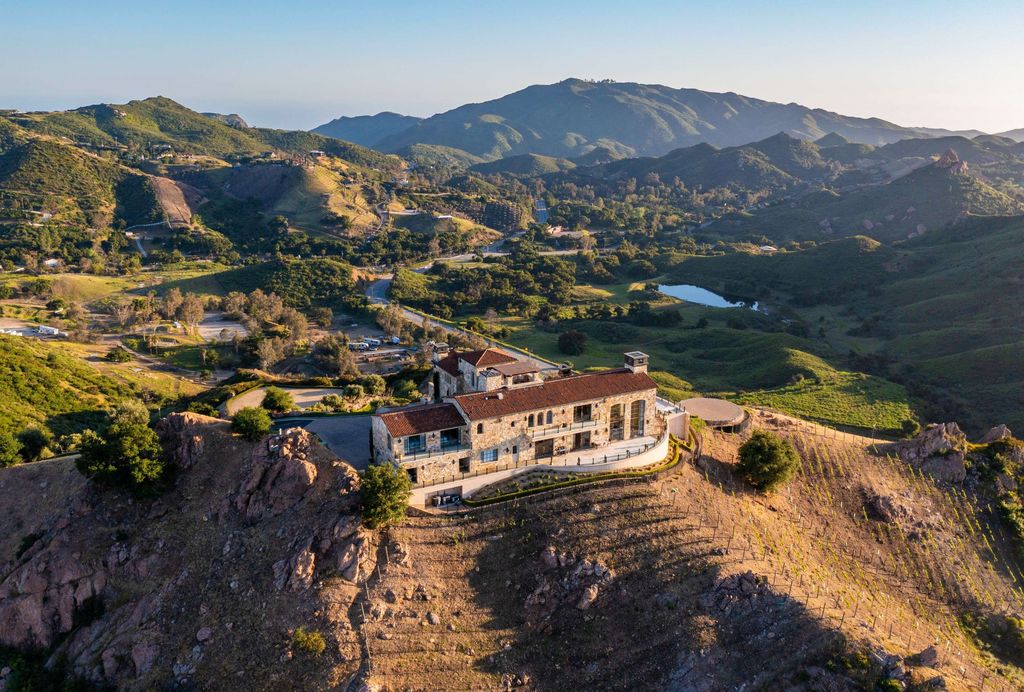 Timeless Tuscan Design Meets Malibus Beauty 29995000 Villa with Stunning Views 53
