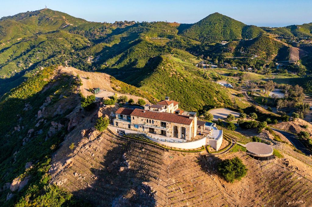 Timeless Tuscan Design Meets Malibus Beauty 29995000 Villa with Stunning Views 54