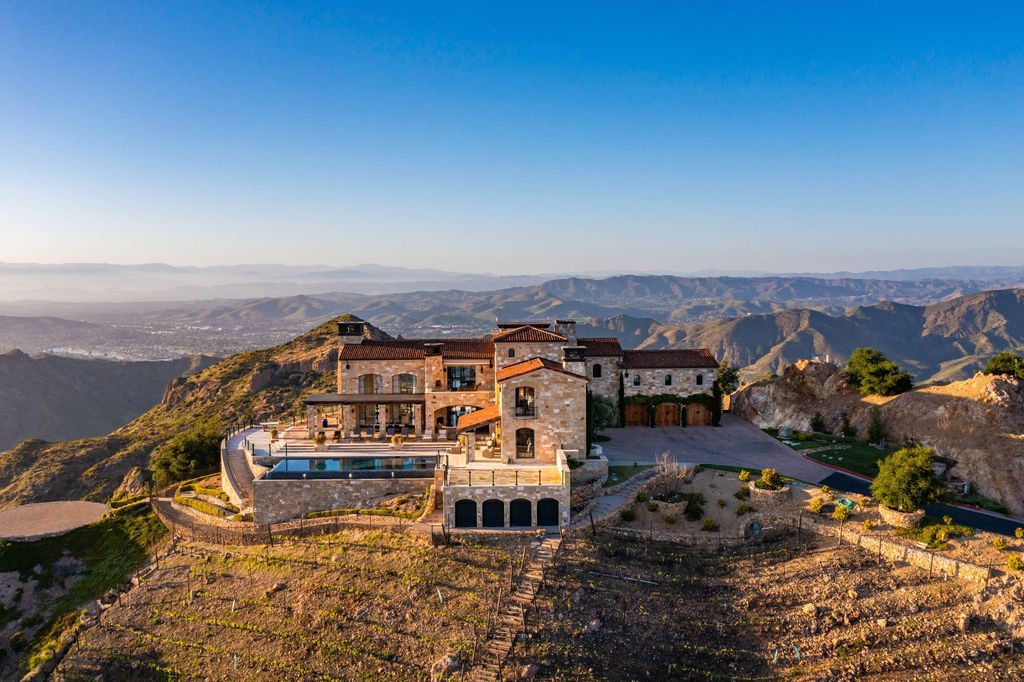 Timeless Tuscan Design Meets Malibus Beauty 29995000 Villa with Stunning Views 56