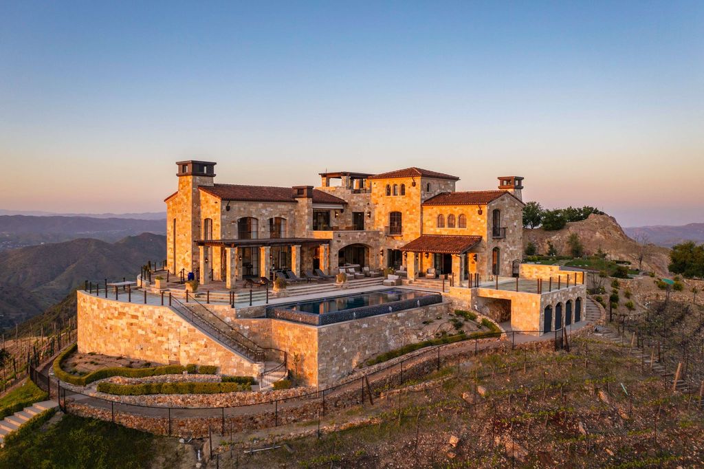 Timeless Tuscan Design Meets Malibus Beauty 29995000 Villa with Stunning Views 60