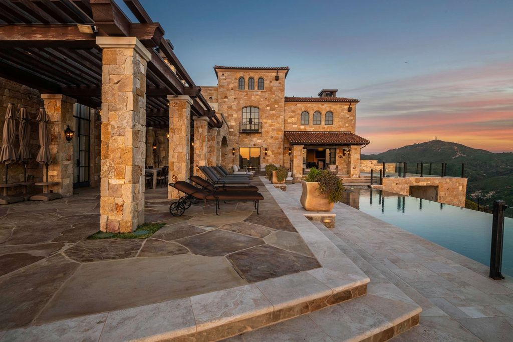 Timeless Tuscan Design Meets Malibus Beauty 29995000 Villa with Stunning Views 61