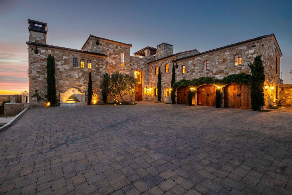 Timeless Tuscan Design Meets Malibus Beauty 29995000 Villa with Stunning Views 63