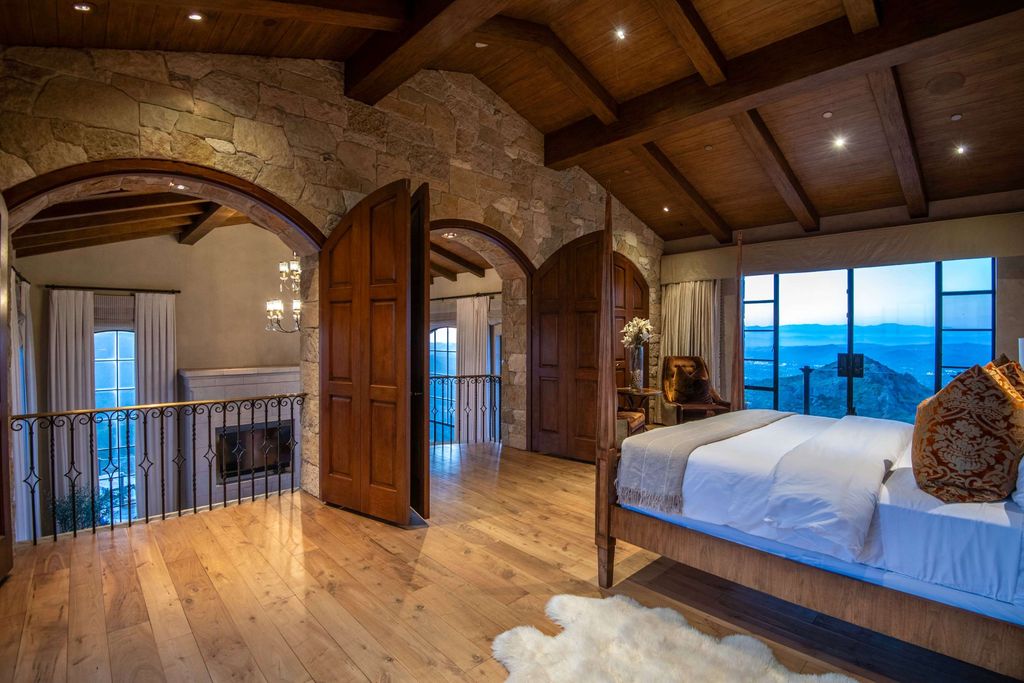 Timeless Tuscan Design Meets Malibus Beauty 29995000 Villa with Stunning Views 67