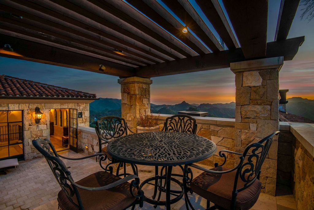 Timeless Tuscan Design Meets Malibus Beauty 29995000 Villa with Stunning Views 71