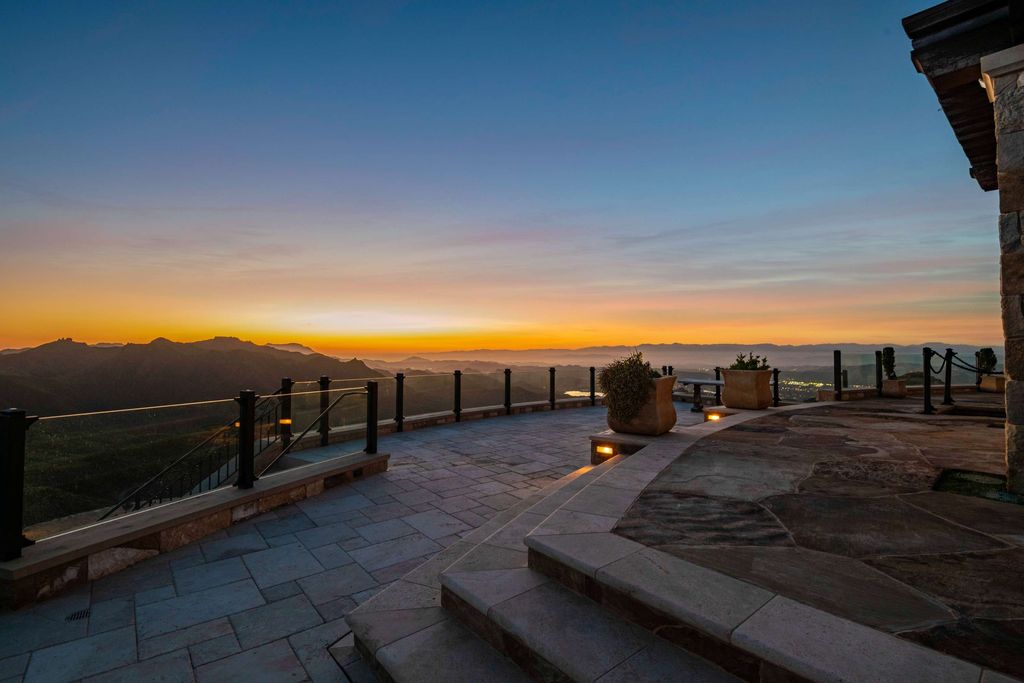 Timeless Tuscan Design Meets Malibus Beauty 29995000 Villa with Stunning Views 75