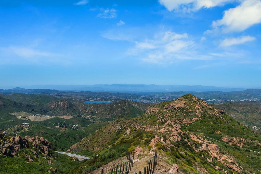 Timeless Tuscan Design Meets Malibus Beauty 29995000 Villa with Stunning Views 9