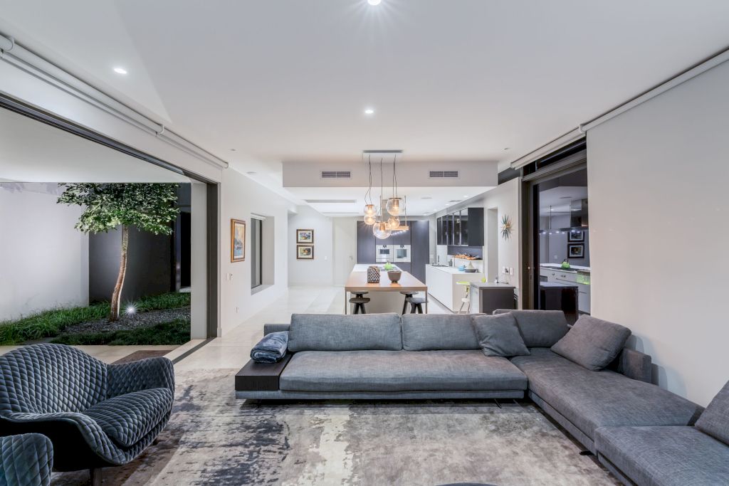 Umhlanga One for Coastal Living by Kevin Lloyd Architects 17