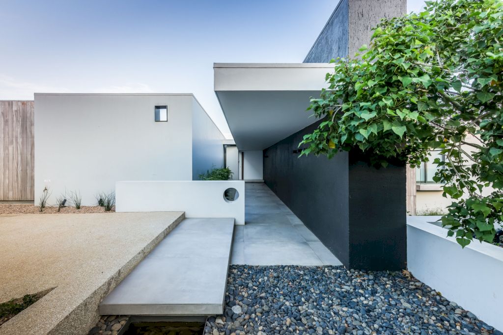 Umhlanga One for Coastal Living by Kevin Lloyd Architects 5