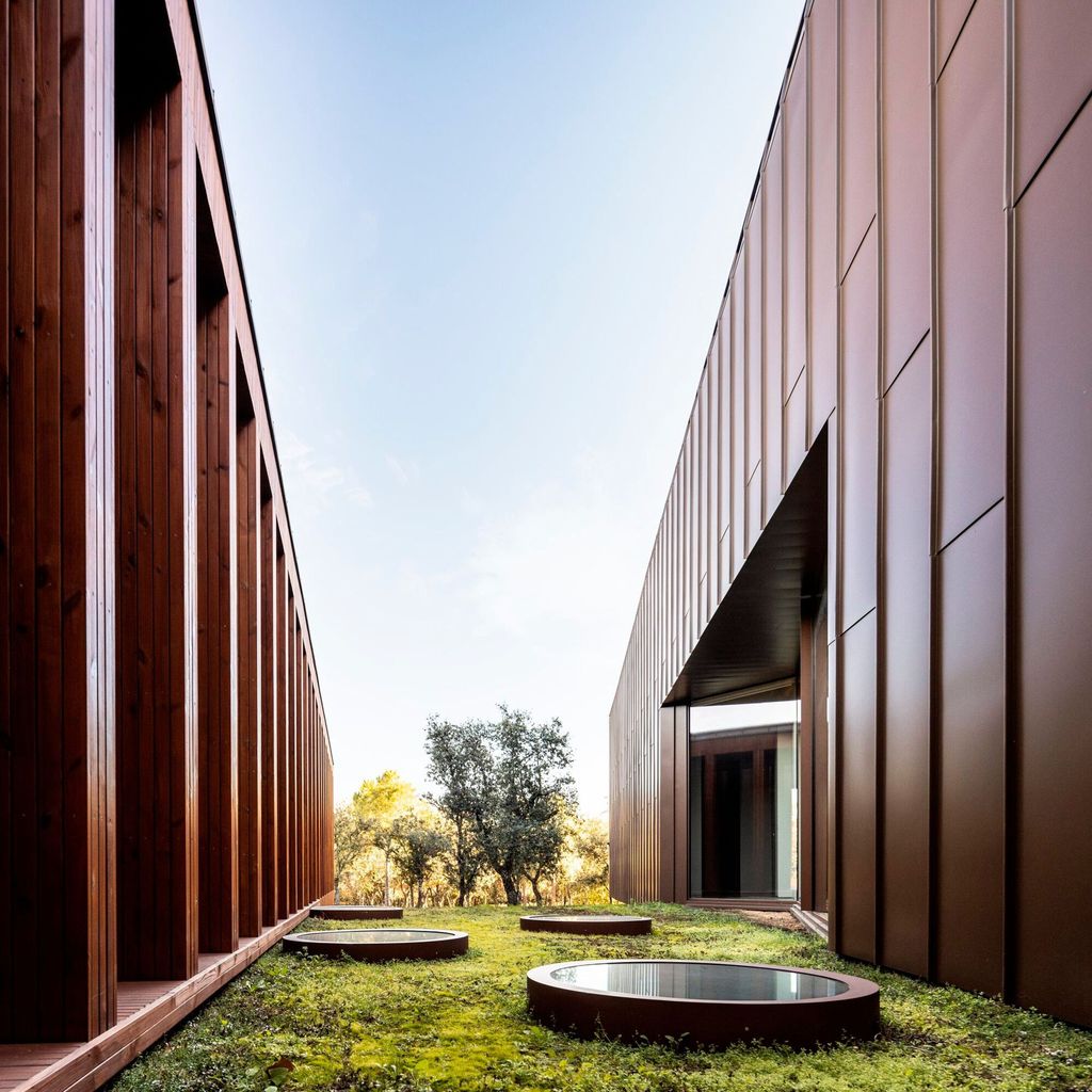 Villa La Moraleja in Spain by Vasco Vieira Arquitectos 28
