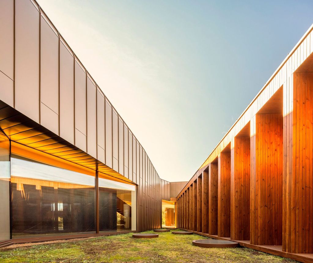 Villa La Moraleja in Spain by Vasco Vieira Arquitectos 32