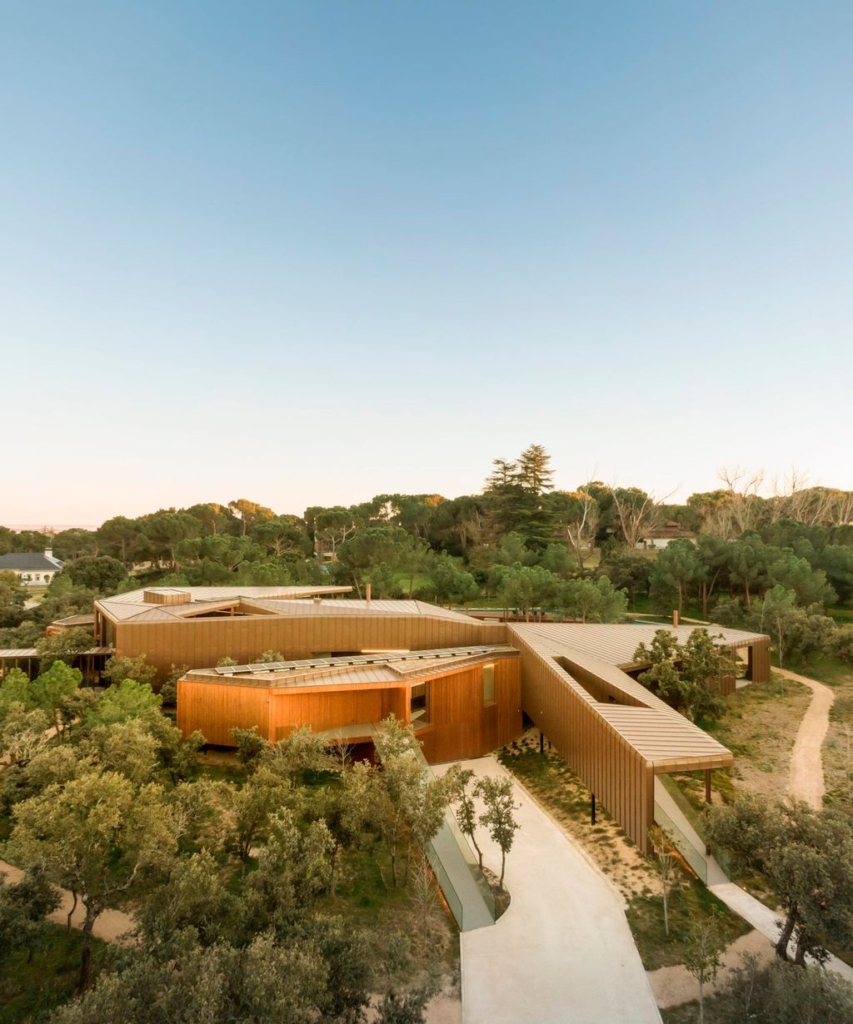 Villa La Moraleja in Spain by Vasco Vieira Arquitectos 35