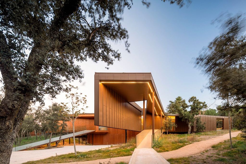Villa La Moraleja in Spain by Vasco Vieira Arquitectos 37