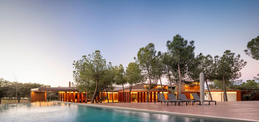 Villa La Moraleja in Spain by Vasco Vieira Arquitectos 38
