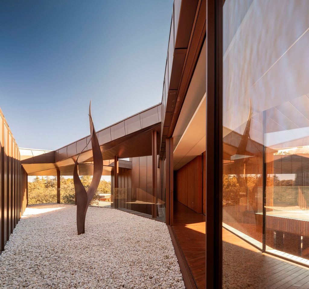 Villa La Moraleja in Spain by Vasco Vieira Arquitectos 40
