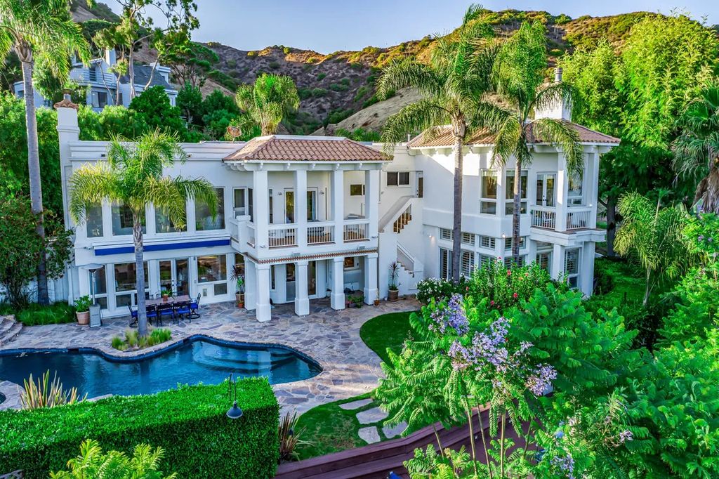 A Coastal Dream Contemporary Spanish Estate in Malibu with Sweeping Ocean Views for 7.65 Million 1