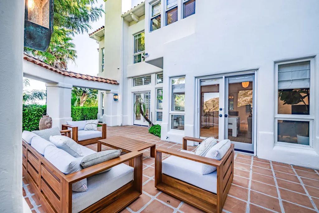 A Coastal Dream Contemporary Spanish Estate in Malibu with Sweeping Ocean Views for 7.65 Million 10
