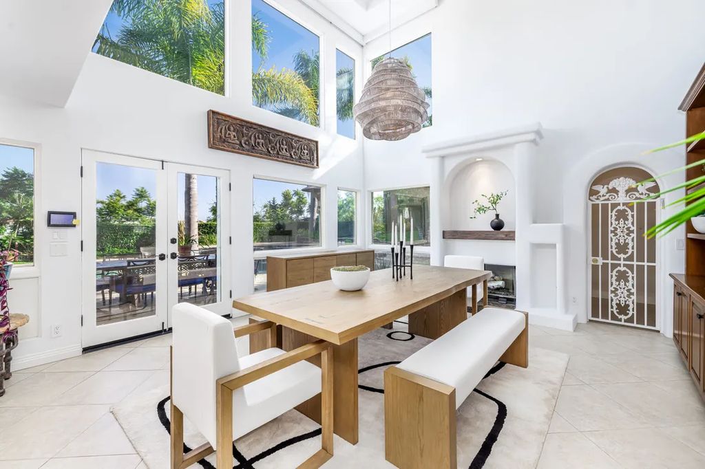 A Coastal Dream Contemporary Spanish Estate in Malibu with Sweeping Ocean Views for 7.65 Million 12