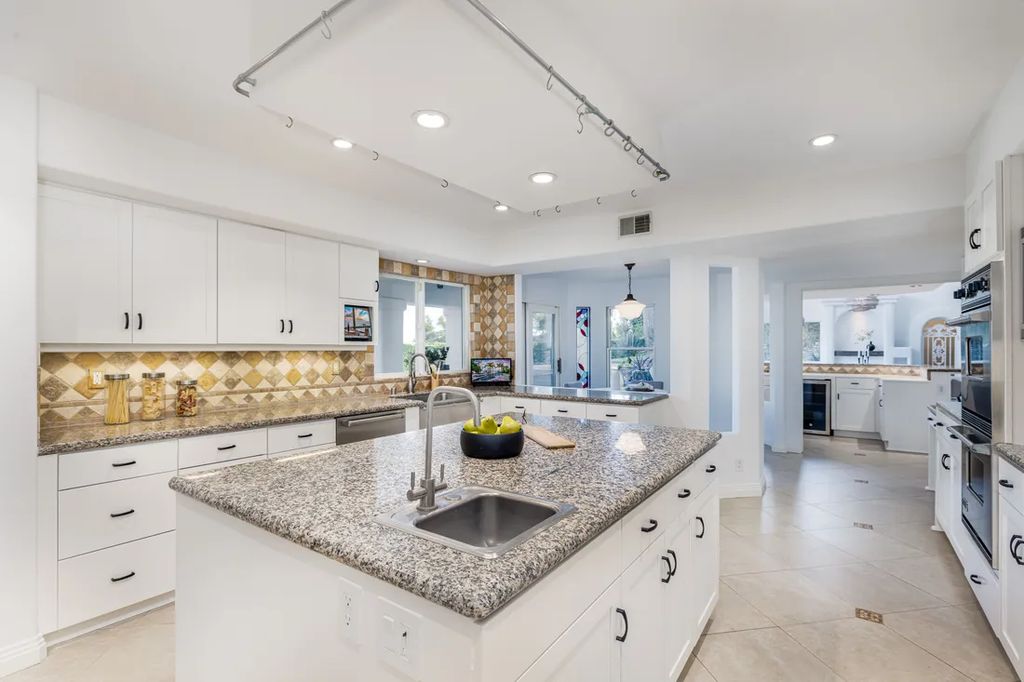 A Coastal Dream Contemporary Spanish Estate in Malibu with Sweeping Ocean Views for 7.65 Million 21