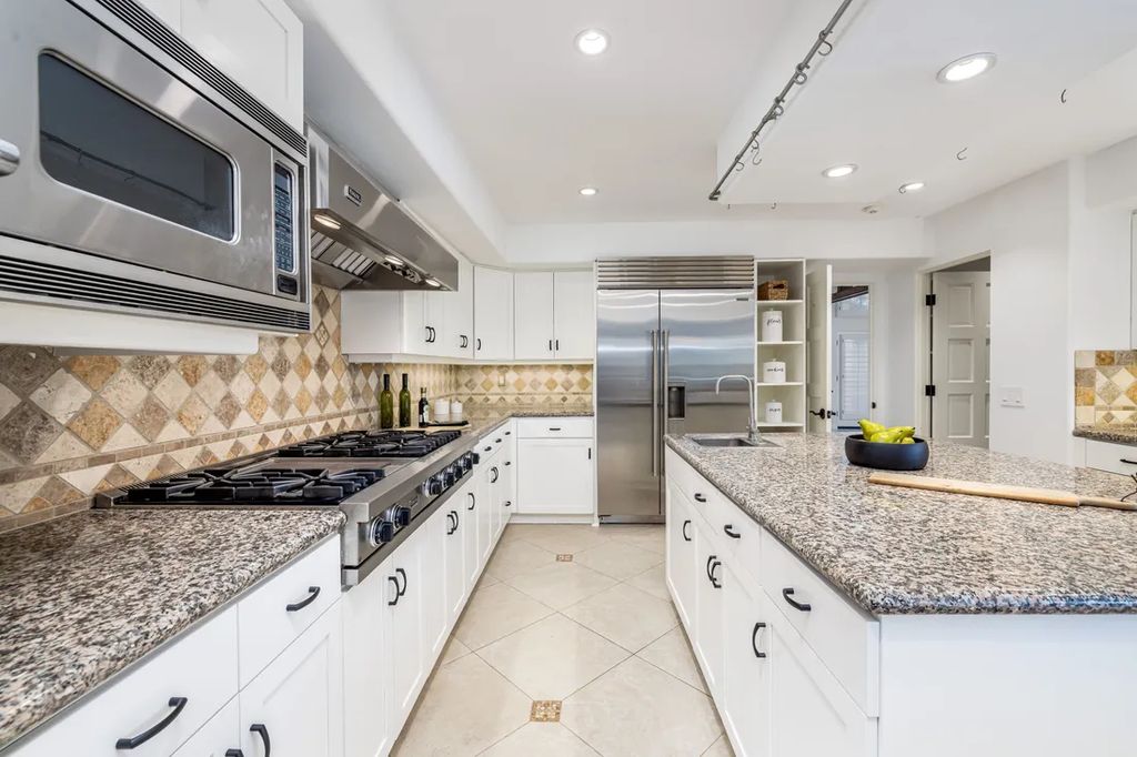 A Coastal Dream Contemporary Spanish Estate in Malibu with Sweeping Ocean Views for 7.65 Million 23
