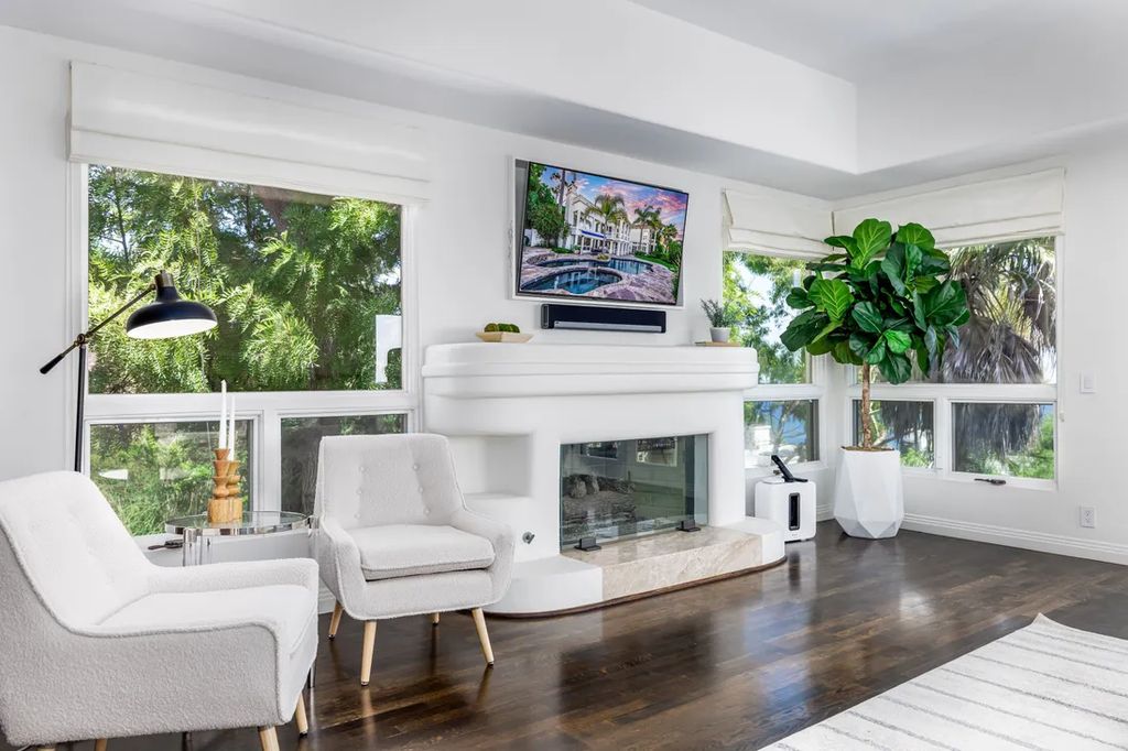 A Coastal Dream Contemporary Spanish Estate in Malibu with Sweeping Ocean Views for 7.65 Million 28
