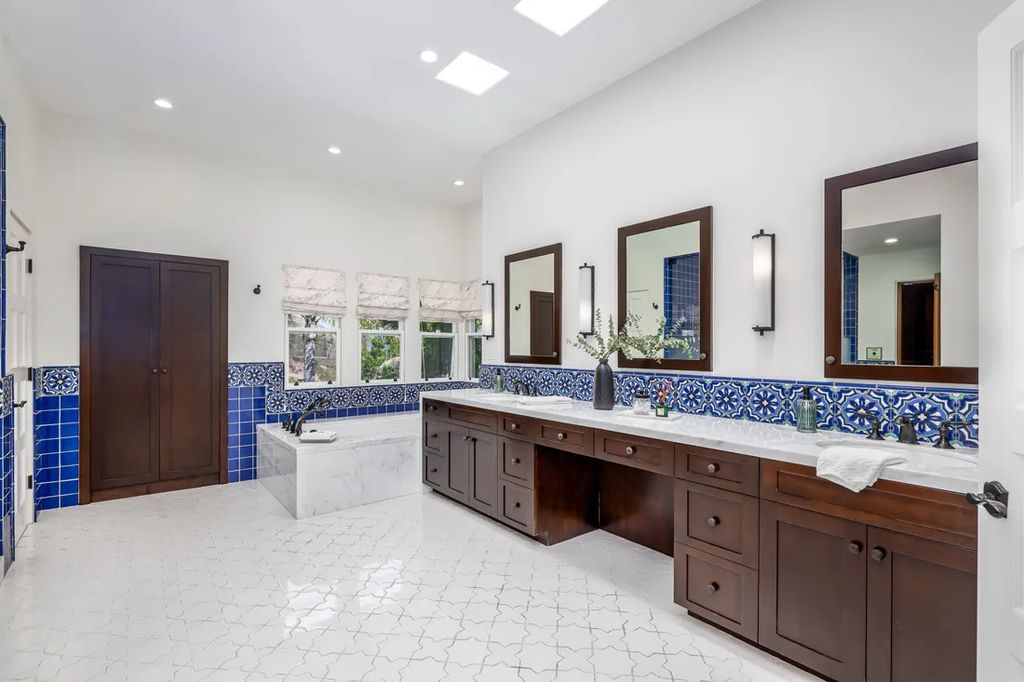 A Coastal Dream Contemporary Spanish Estate in Malibu with Sweeping Ocean Views for 7.65 Million 29