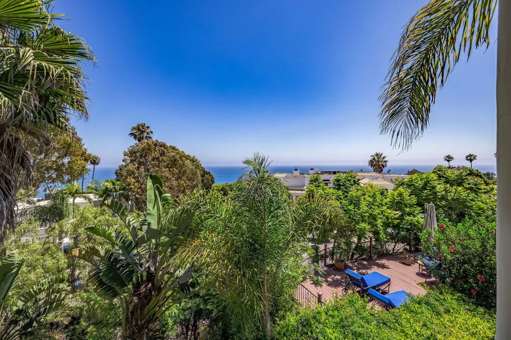 A Coastal Dream Contemporary Spanish Estate in Malibu with Sweeping Ocean Views for 7.65 Million 36