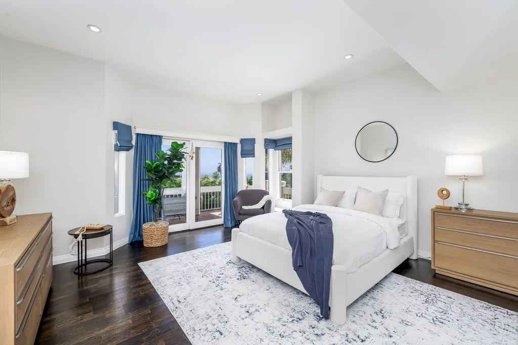 A Coastal Dream Contemporary Spanish Estate in Malibu with Sweeping Ocean Views for 7.65 Million 37