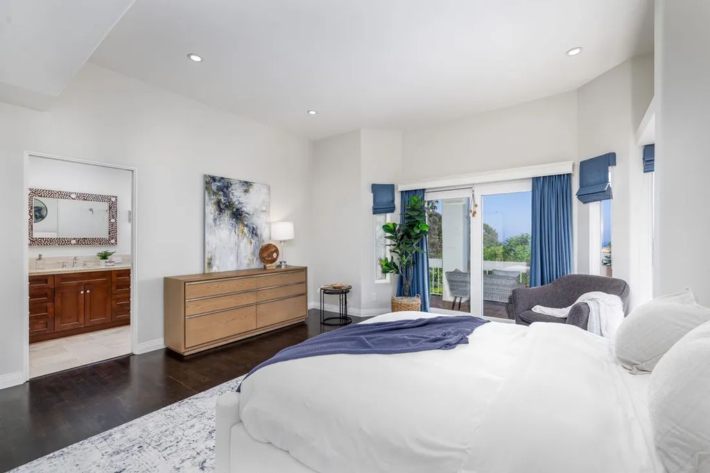 A Coastal Dream Contemporary Spanish Estate in Malibu with Sweeping Ocean Views for 7.65 Million 38