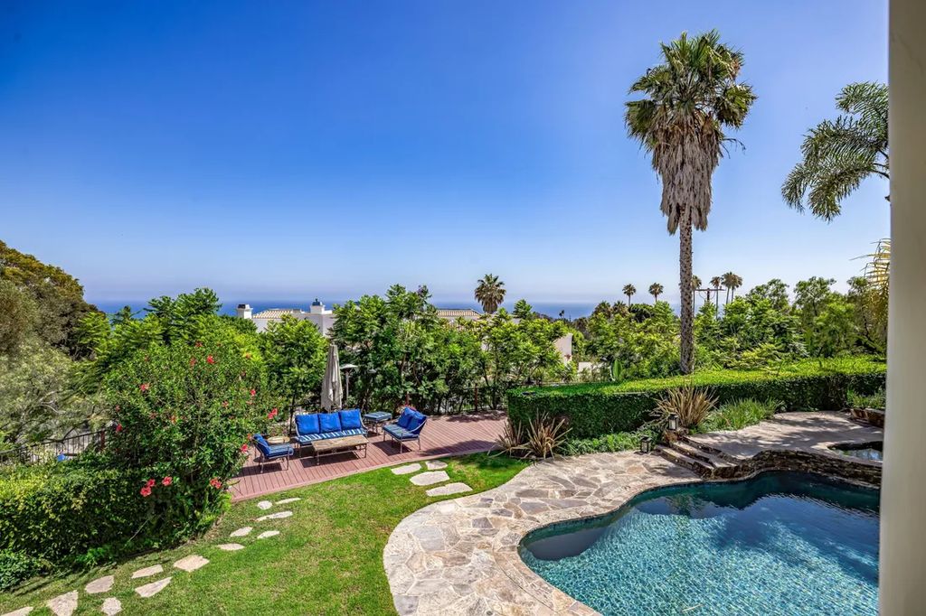 A Coastal Dream Contemporary Spanish Estate in Malibu with Sweeping Ocean Views for 7.65 Million 42