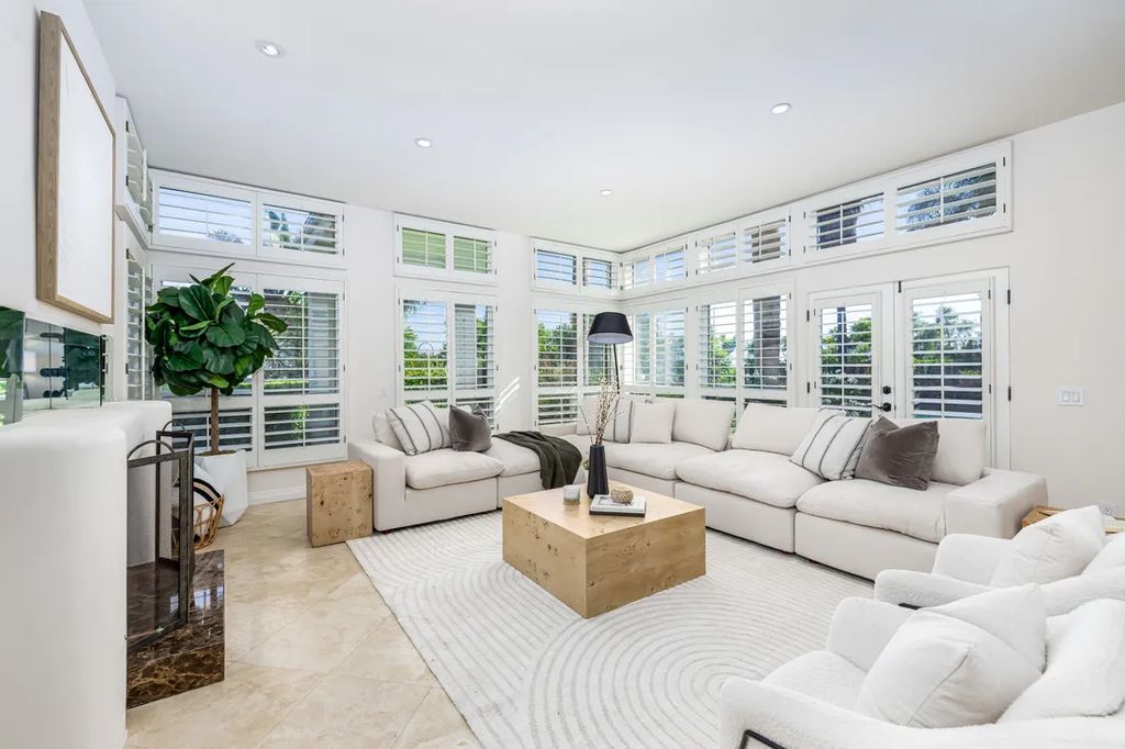 A Coastal Dream Contemporary Spanish Estate in Malibu with Sweeping Ocean Views for 7.65 Million 5