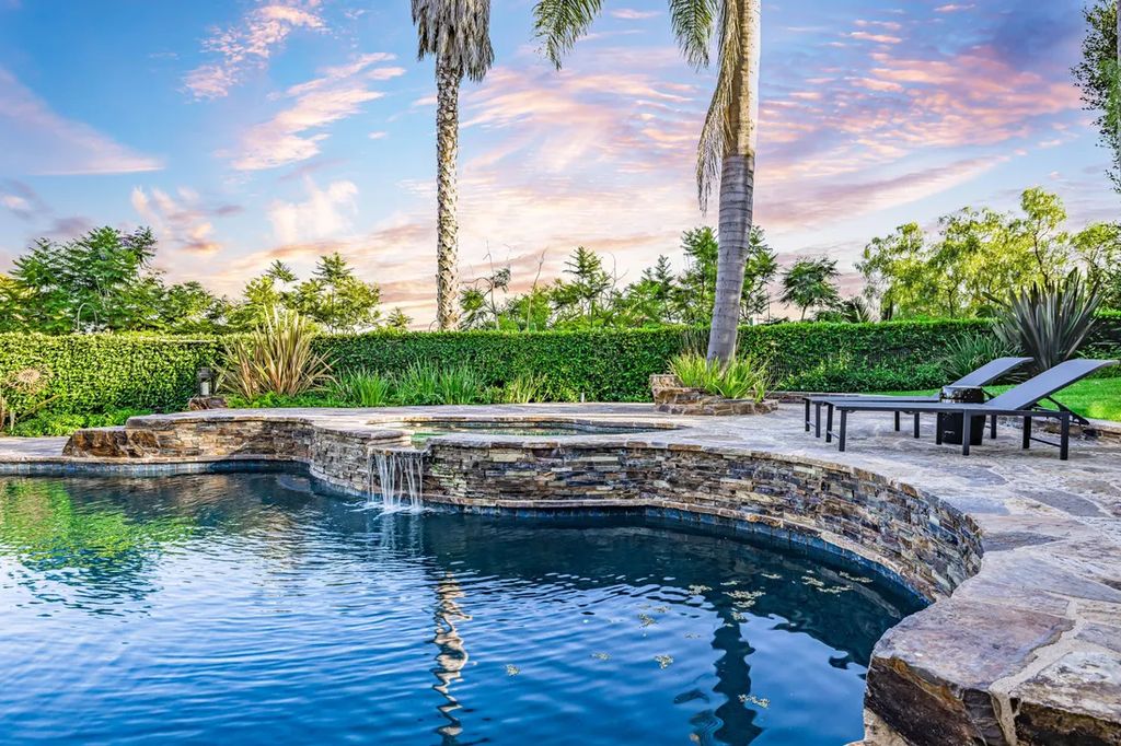 A Coastal Dream Contemporary Spanish Estate in Malibu with Sweeping Ocean Views for 7.65 Million 58
