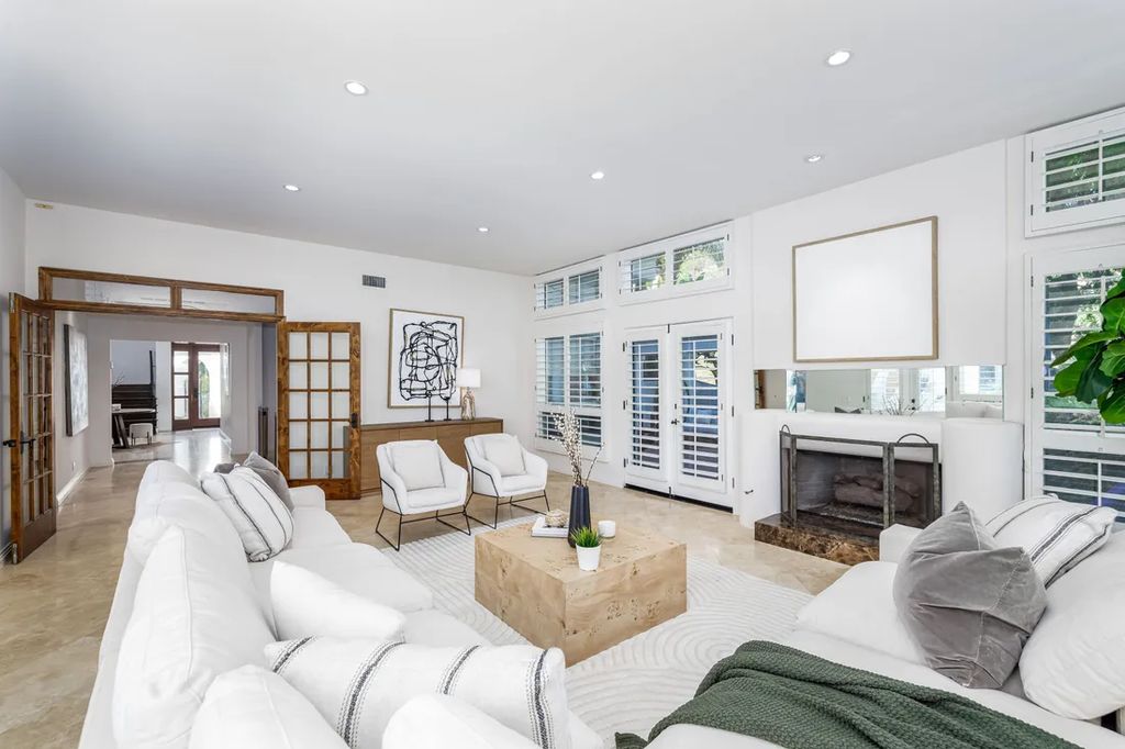 A Coastal Dream Contemporary Spanish Estate in Malibu with Sweeping Ocean Views for 7.65 Million 6