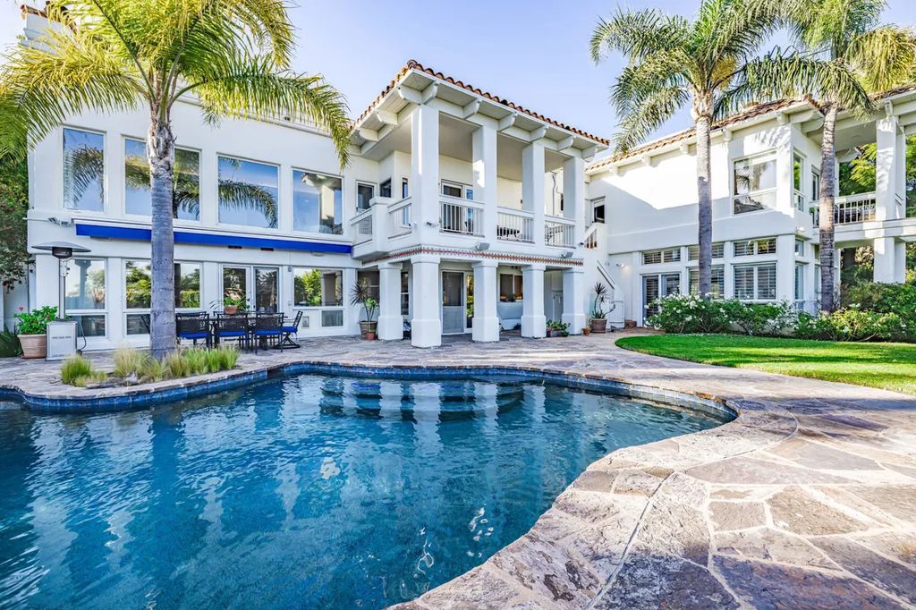 A Coastal Dream Contemporary Spanish Estate in Malibu with Sweeping Ocean Views for 7.65 Million 62