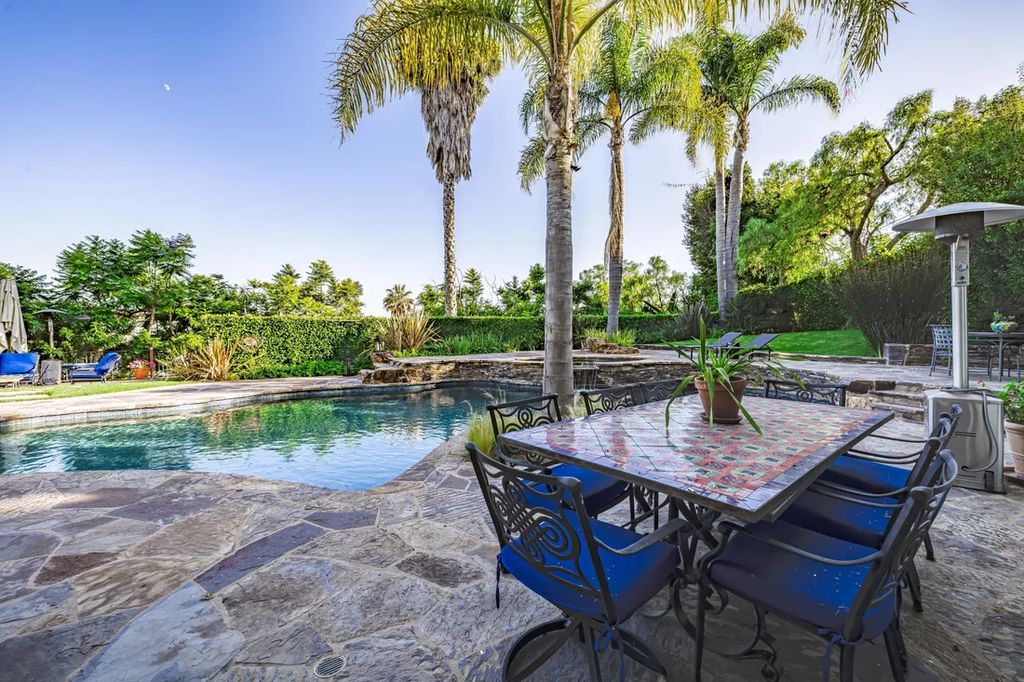A Coastal Dream Contemporary Spanish Estate in Malibu with Sweeping Ocean Views for 7.65 Million 64